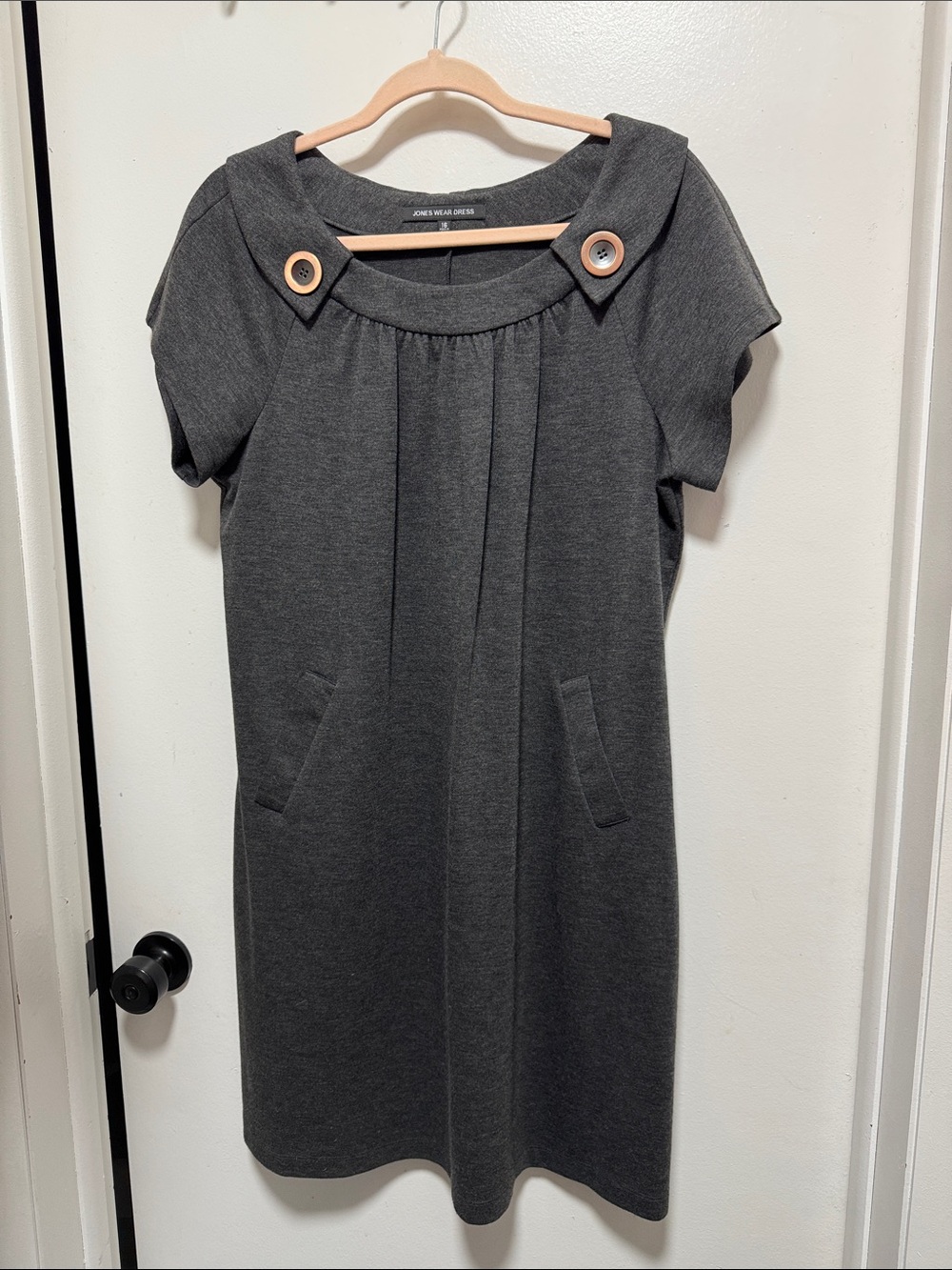 Jones New York Dark Gray Short Sleeve Shift Dress with Button Accents
